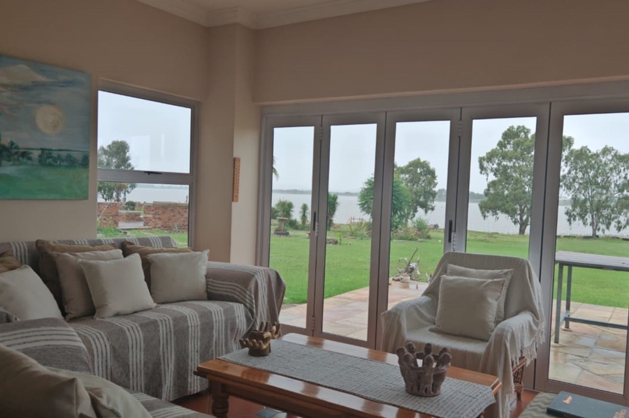 6 Bedroom Property for Sale in Vaaldam SH Free State